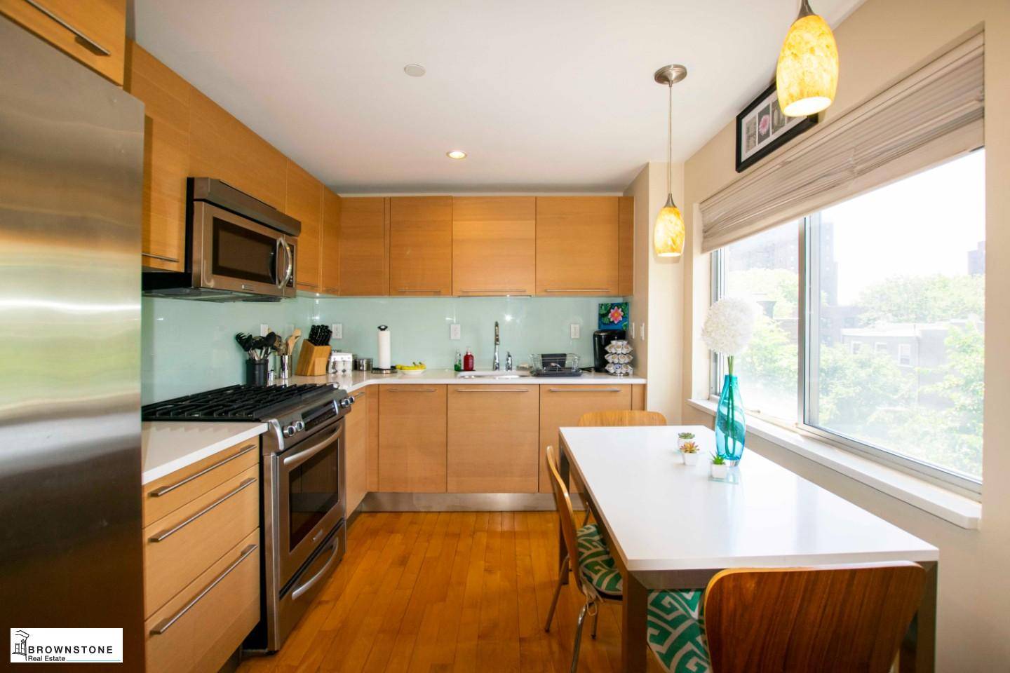 At 378 Baltic Street in Boerum Hill, enjoy living in a well designed, chic elevator building with a gym and laundry room.