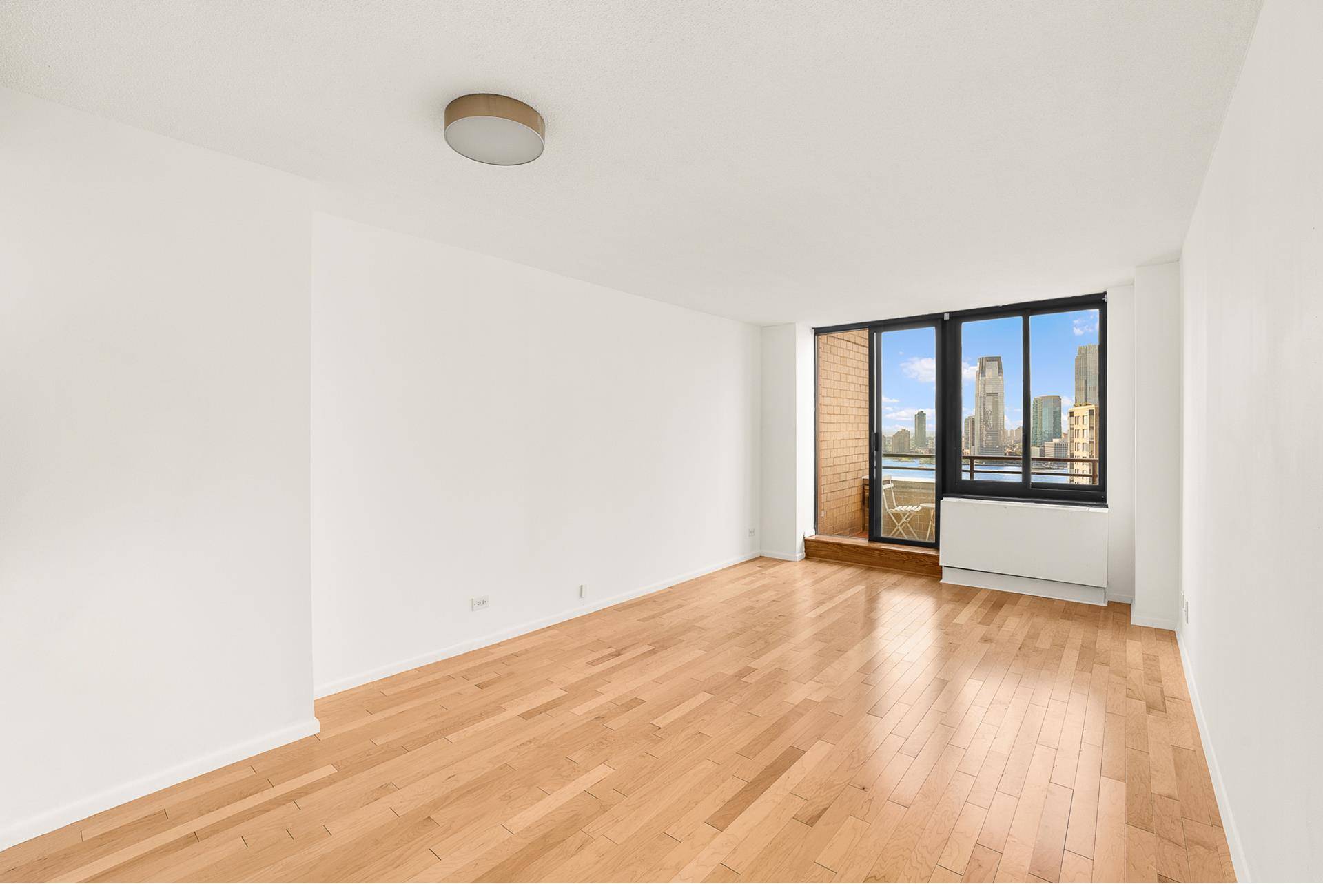 This high floor, newly renovated 650 sf 1 bed 1 bath condo offers a breathtaking panorama of the Hudson River, visible from every window and your private balcony.