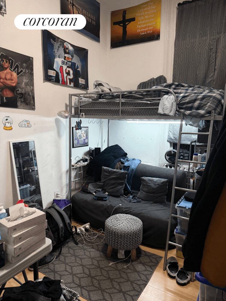 Spacious 2 Bedroom, 1 Bath in Prime Union Square Location This charming apartment offers Two large, equal sized bedrooms Soaring 13 ceilings Beautiful hardwood floors throughout Renovated kitchen featuring a ...
