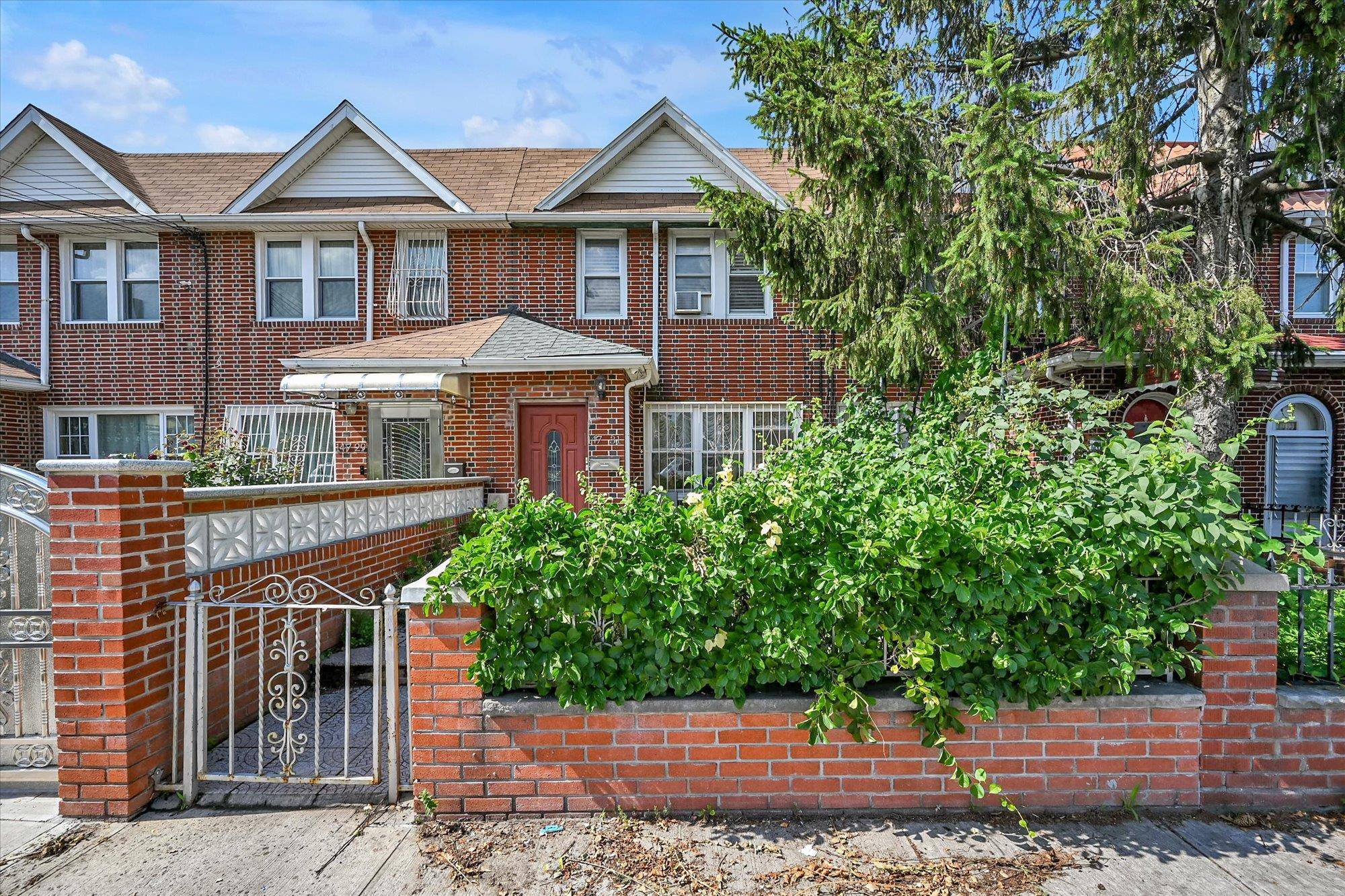 Discover your new home in Briarwood with this beautifully renovated, 2 bedroom, 1.