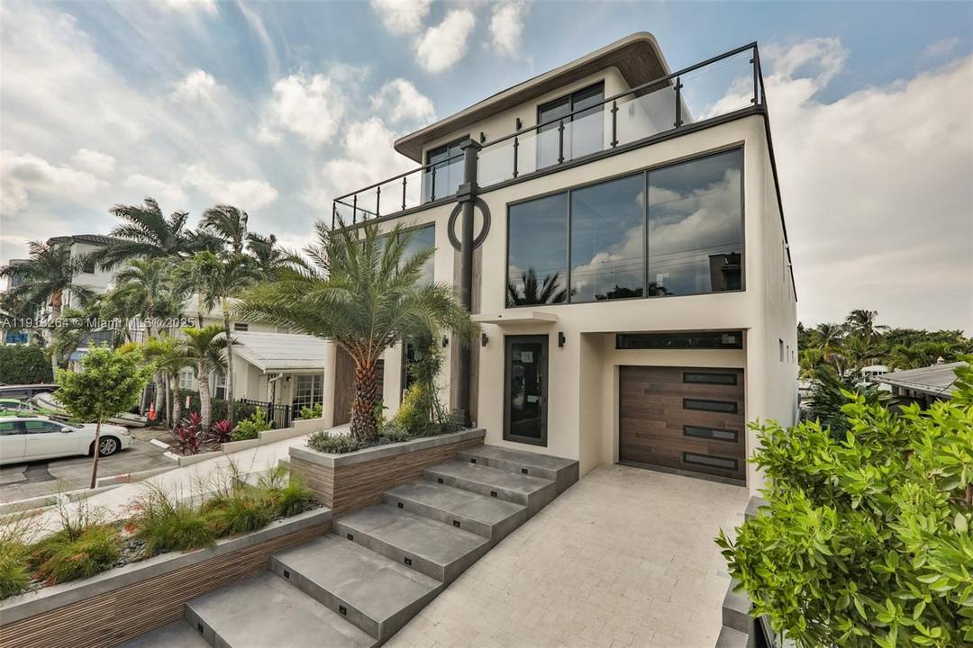 Welcome to the exquisite waterfront new construction duplex located next to the vibrant Las Olas Blvd.