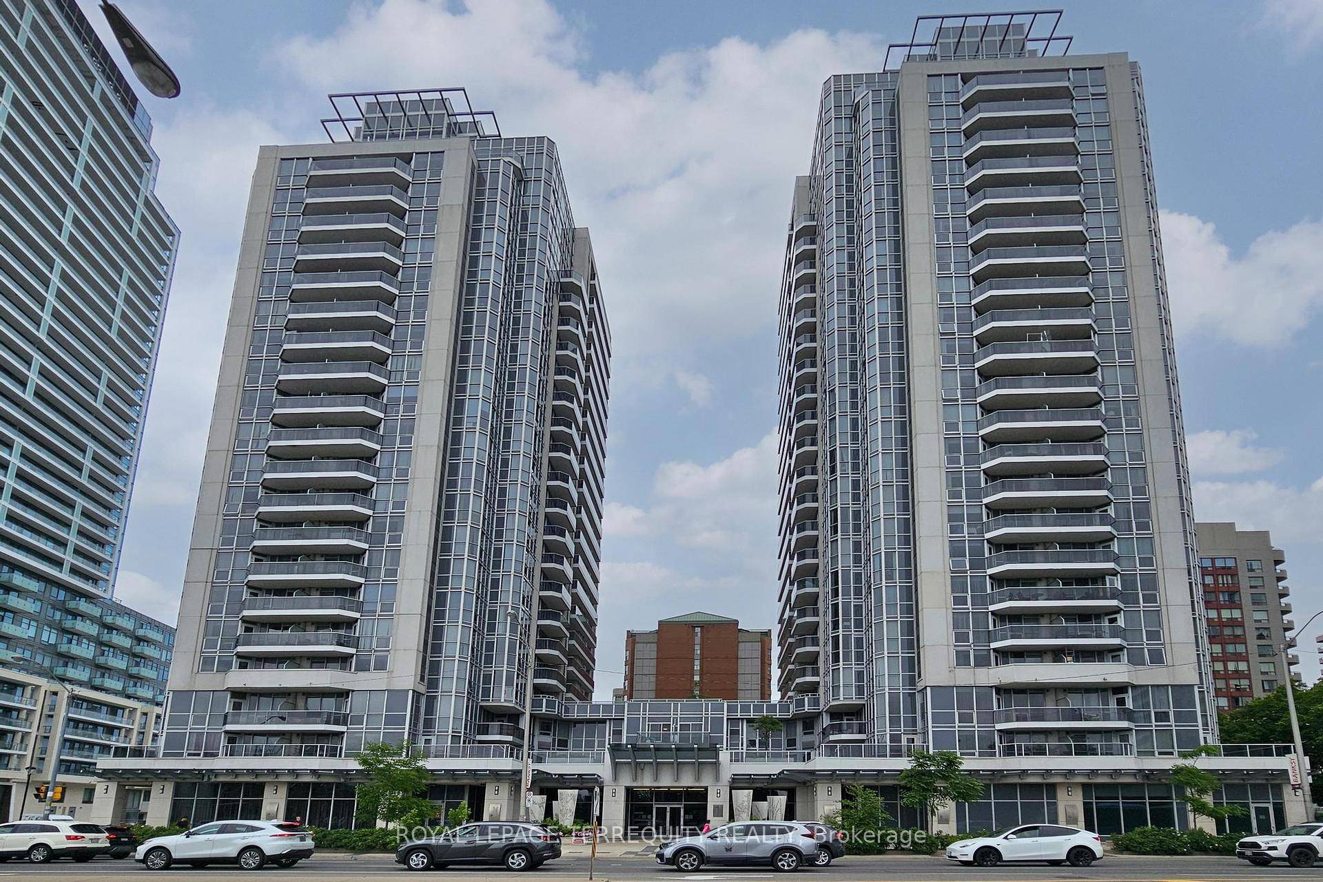 Luxury Penthouse, 9 Ft. Ceilings, Corner Unit.