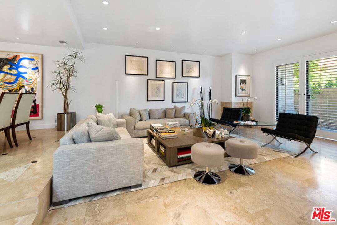 2224   Century Hl 2BR Beverlywood La