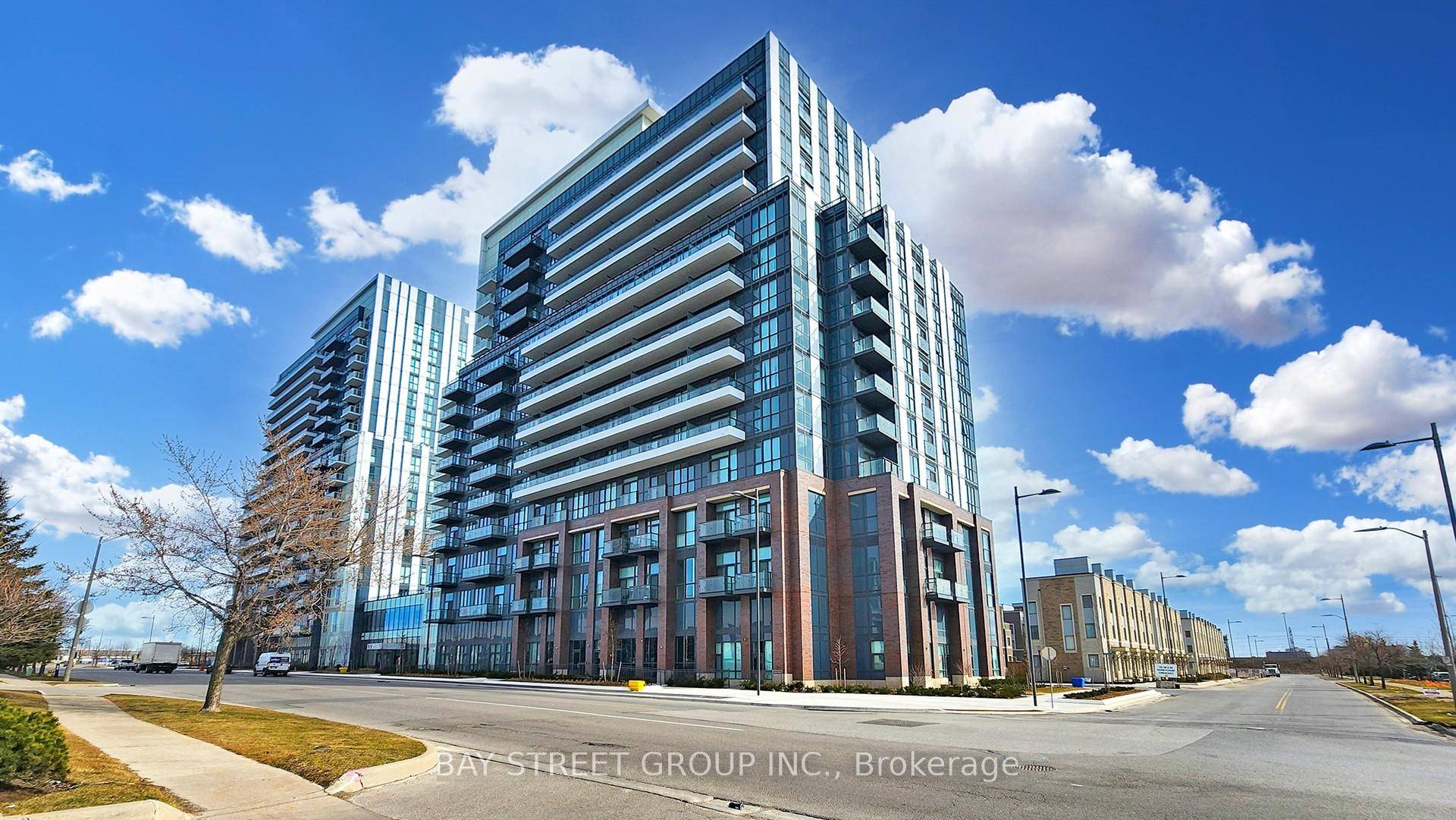 South Facing With Clearview, 1Br Den With Parking Located Next To Vmc Transit Hub Ttc Subway, Viva, Yrt, Modern Upgraded L Shape Kitchen W Built In Stainless Steel Full Zise ...
