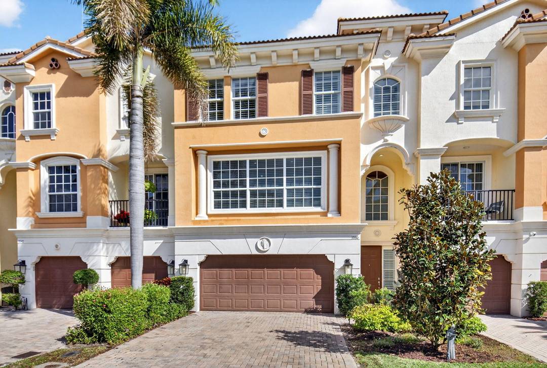Tucked into the very heart of East Boca Raton is a strikingly designed, bright 3, 244 sq.