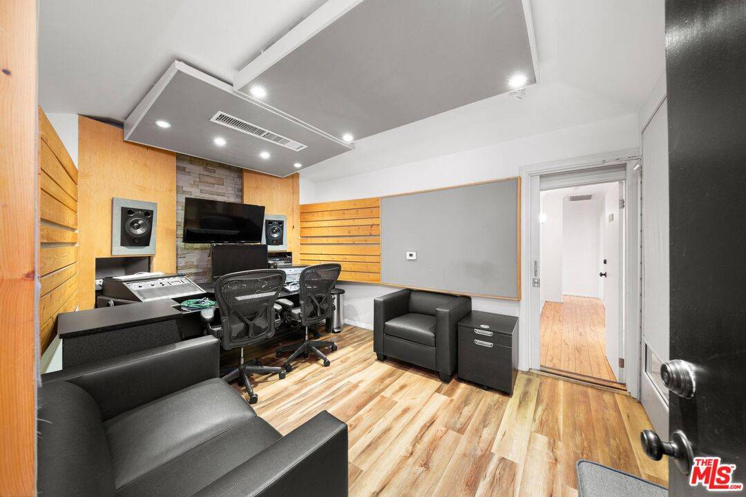 761  N Gower St 3BR Hancock Park La