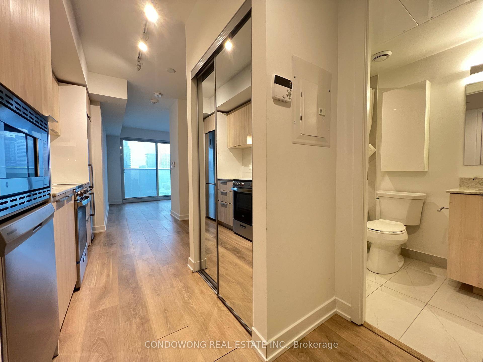 Unobstructed Luxury Condo Unit In The Heart Of The City.