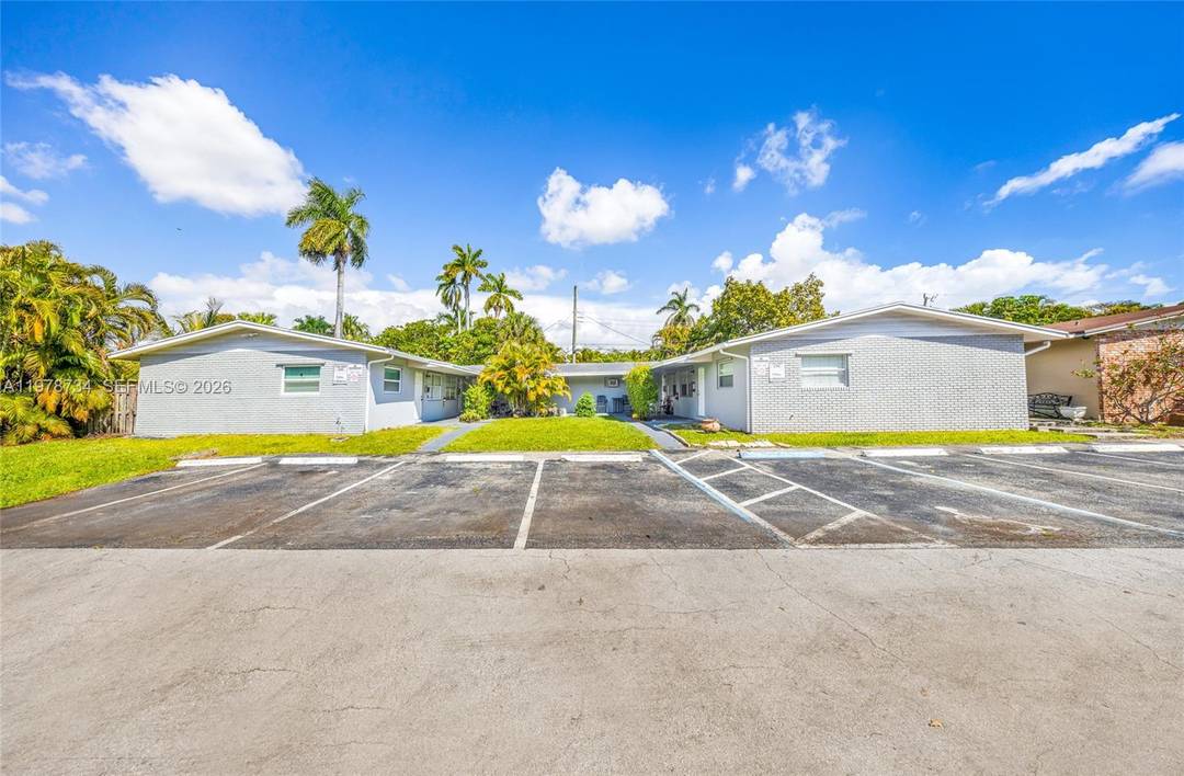 Excellent opportunity to acquire a 6 unit multifamily property in Oakland Park, ideally located east of U.
