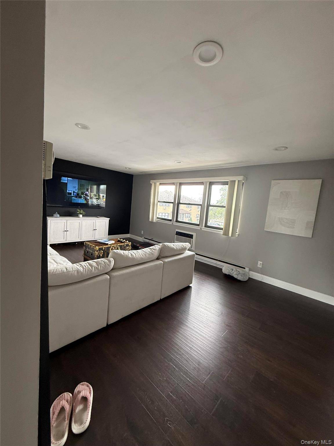 Stylish and spacious 2nd story condo !