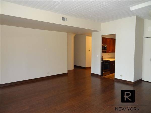 Minutes from the Staten Island Ferry Terminal in downtown Manhattan s Financial District, is Bayview Tower Condominium, this spacious, convertible 2 bed 1.