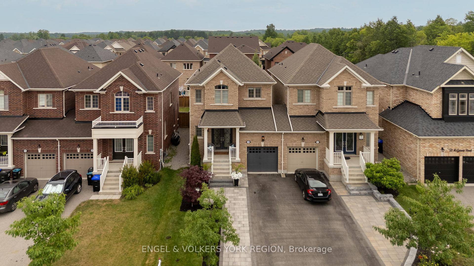 Welcome to your Dream home in the vibrant and family friendly community of Tottenham !