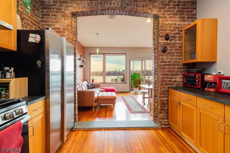 Welcome to this cozy 3 bedroom, 1 Bathroom apartment in the heart of Cliffside Park !