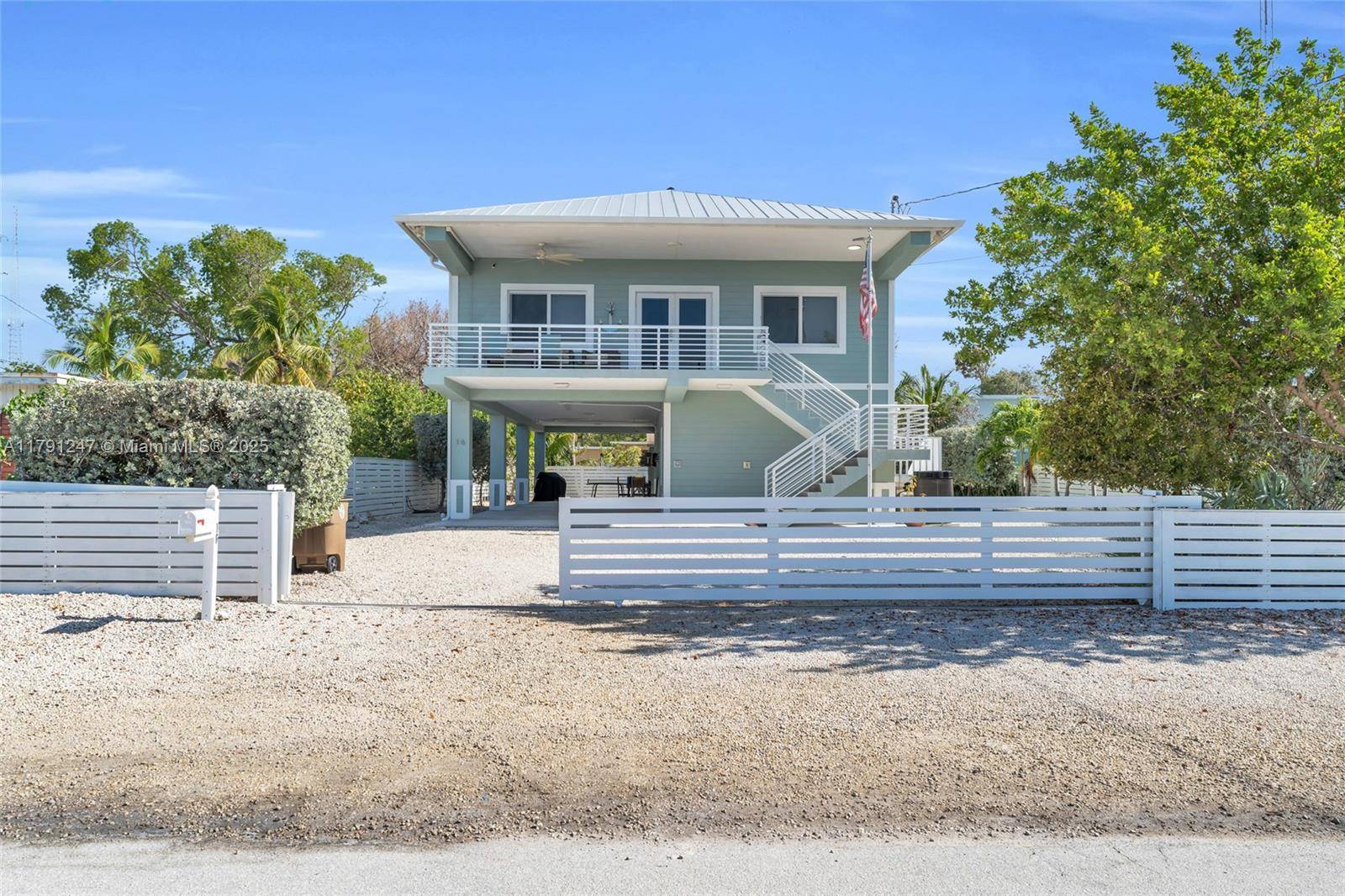 Gorgeous 3 Bedroom, 2. 5 Bath Home with Saltwater Pool and Water Views !
