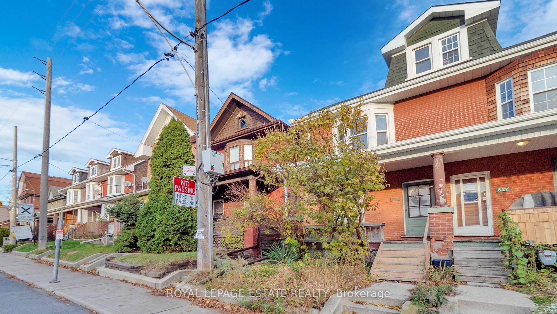 2 Levels ! 1 Den, 1. 5 Bath Main amp ; Lower Levels All Utilities Included !