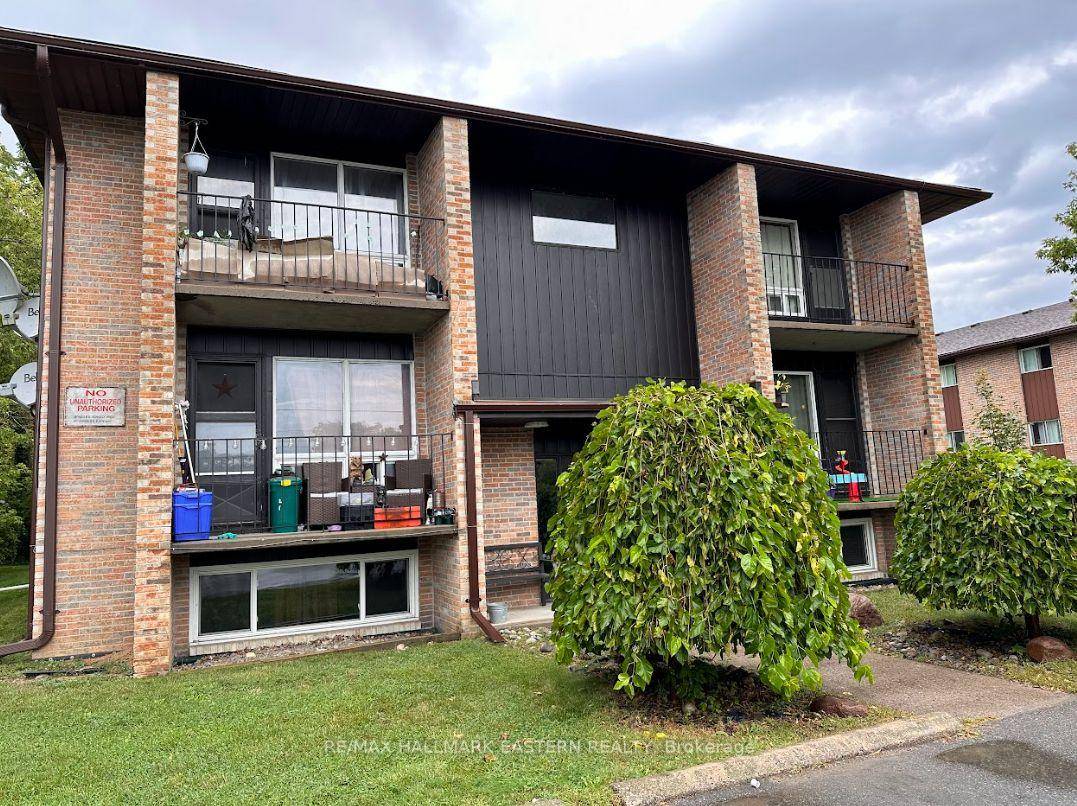 2 bedroom apartment in a prime location, close to all amenities and conveniently situated near bus routes.