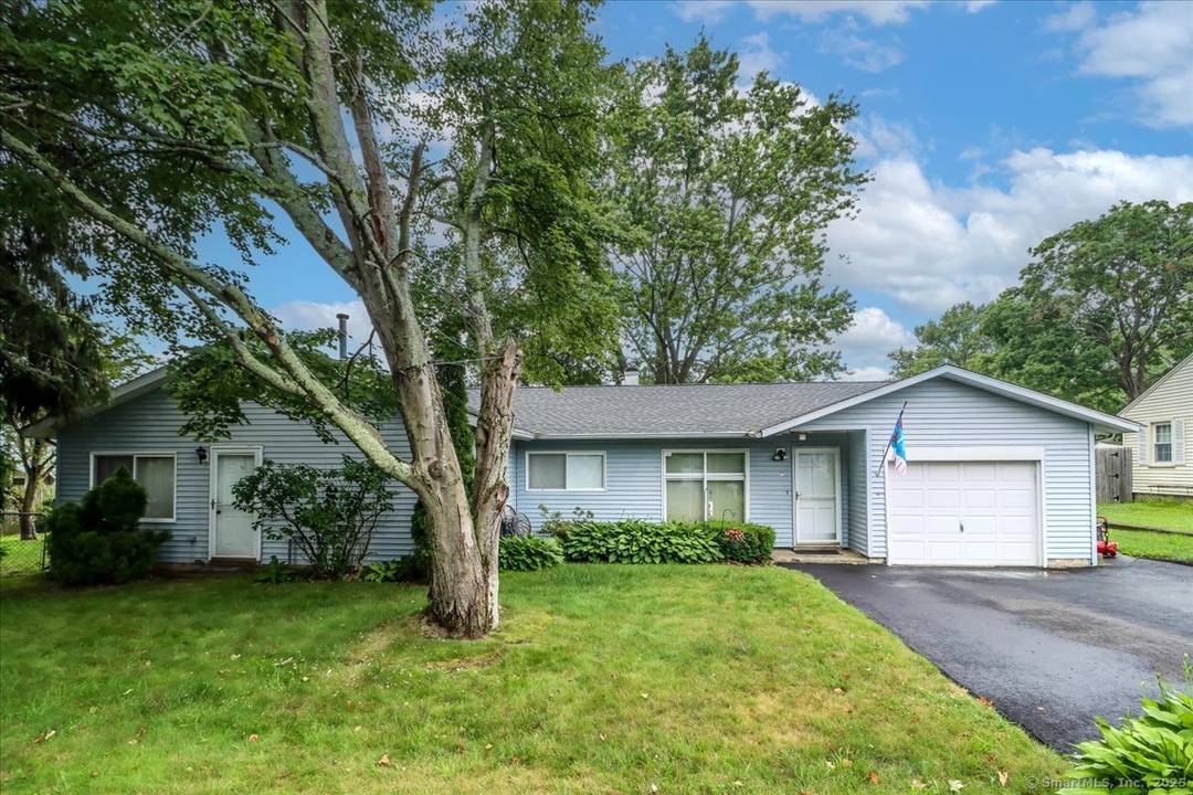 SPRAWLING 3 4 BEDROOM WITH 3 FULL BATHS !