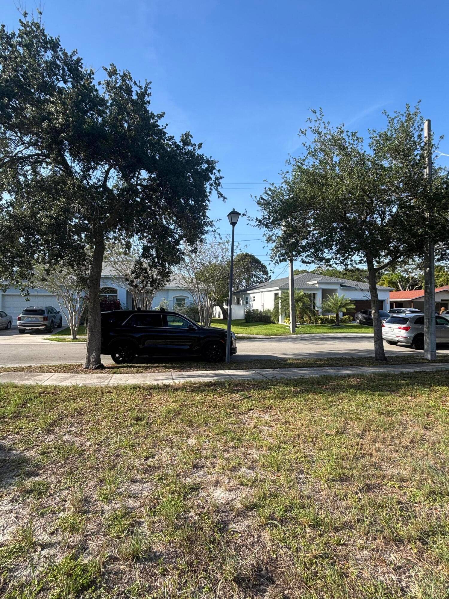 Land for sale Prime E Boca location, steps from Mizner park.