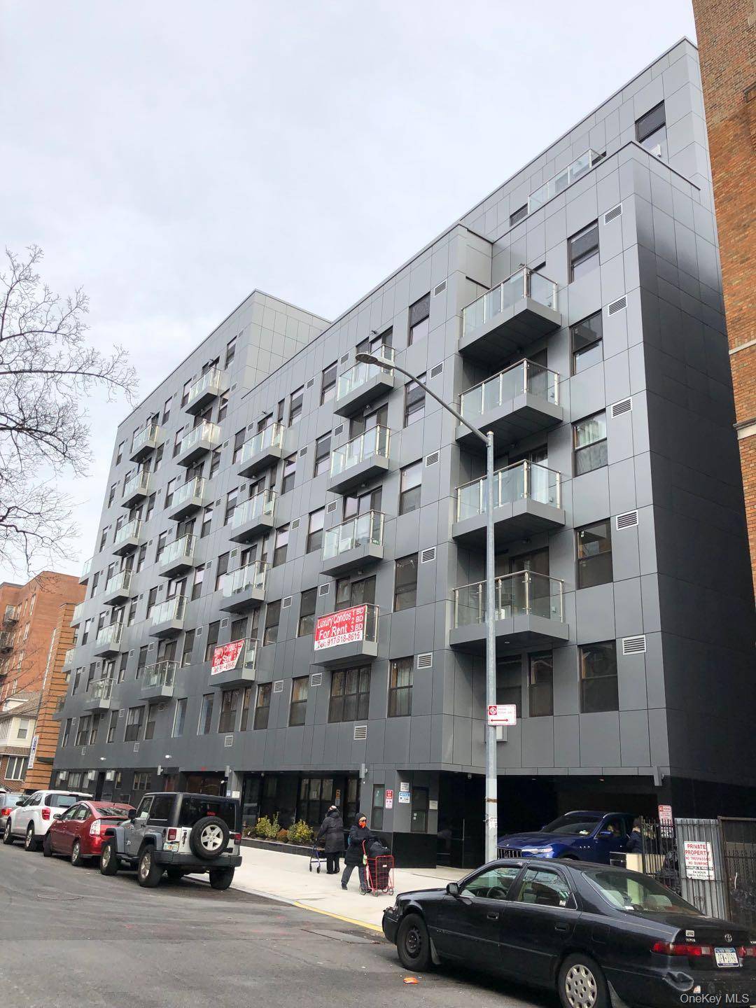 Located in one of Midwood s most sought after buildings, this residence features 2 bedrooms and 1.