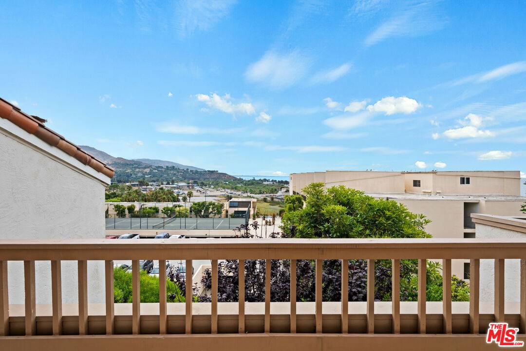 23908   De Ville Way 2BR Malibu La