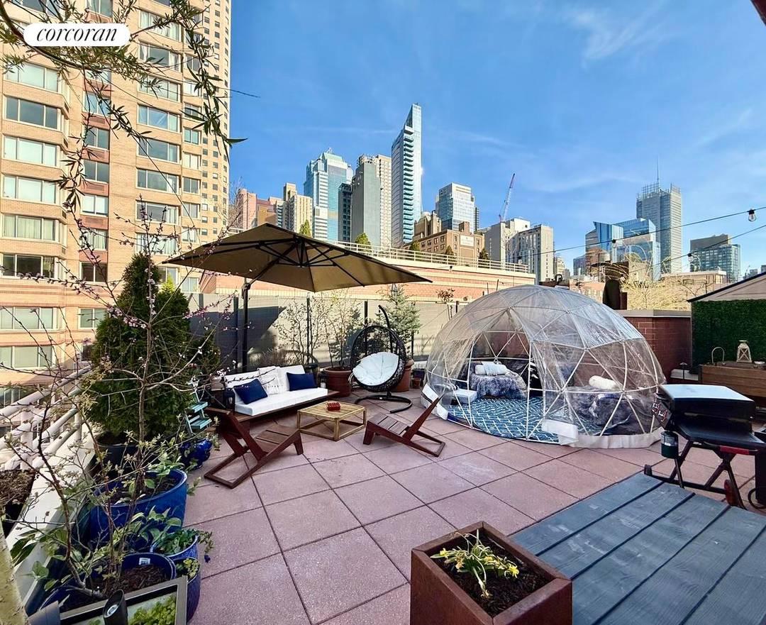 This sunlit, one of a kind 1 bed 1 bath duplex offers two outdoor spaces, designer updates and a versatile layout, including an option to add a home office.