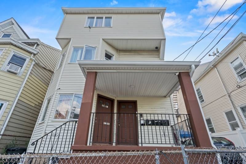 WELCOME TO THIS AMAZING INVESTMENT OPPORTUNITY !