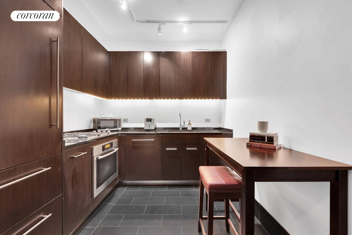 NEW ! HIGH FLOOR FULL SERVICE amp ; LUXURY AMENITIES !