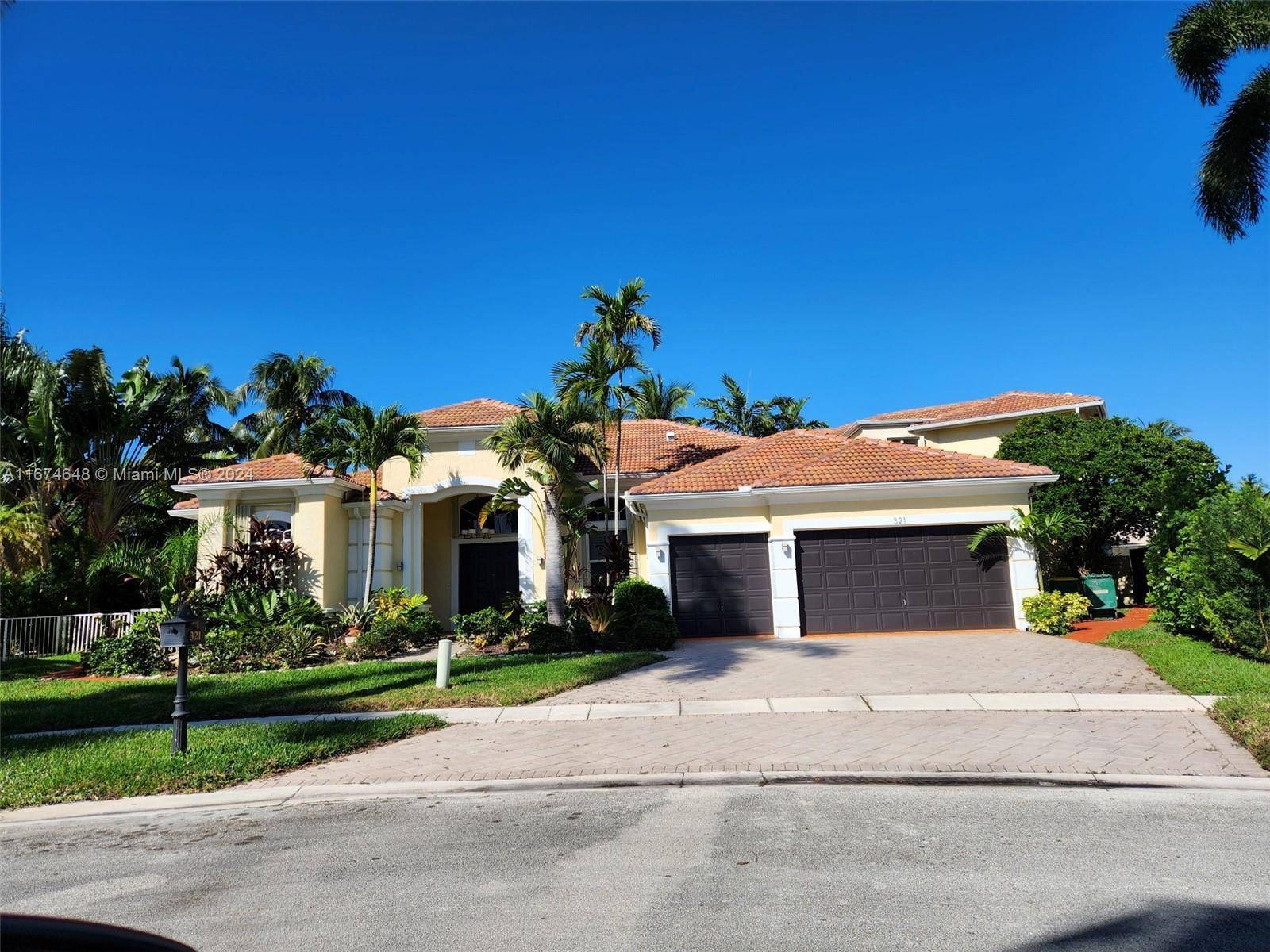 JOIN THE HAWK'S LANDING CLUB AND BE IN THIS 24 Hour Gated Community SURROUNDED BY BREATHTAKING LAKES WITH UPSCALE AMENITIES LIKE TENNIS, POOL GYM AND MORE.