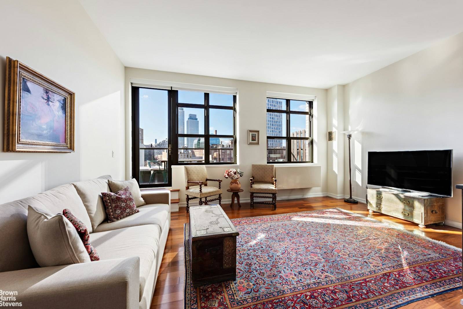 Welcome to this rarely available, stunning duplex penthouse PHQ at 80 Metropolitan.