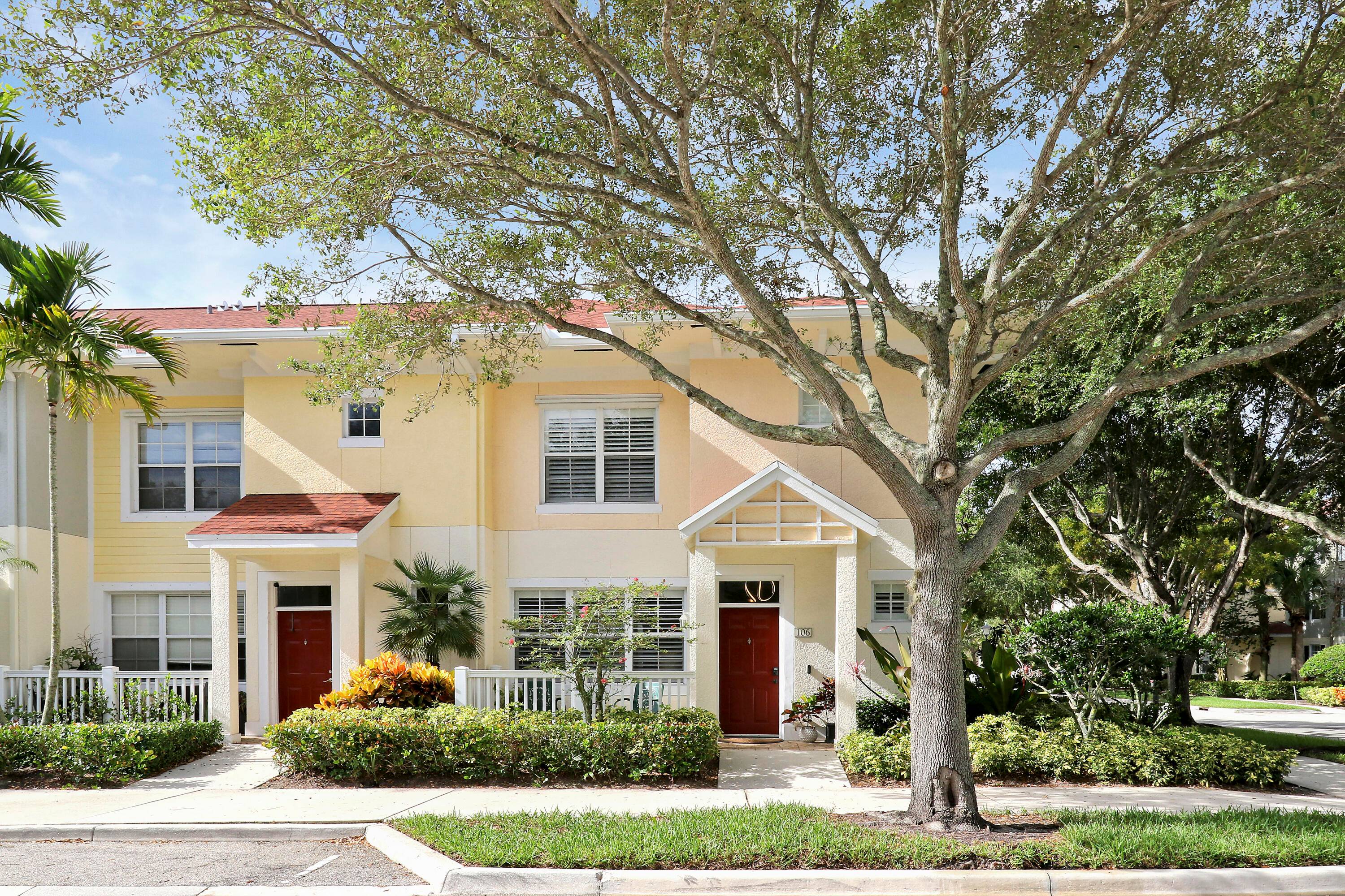 Welcome to this inviting 2 story corner unit townhome in the highly desirable Somerset at Abacoa, featuring 3 bedrooms, 2.
