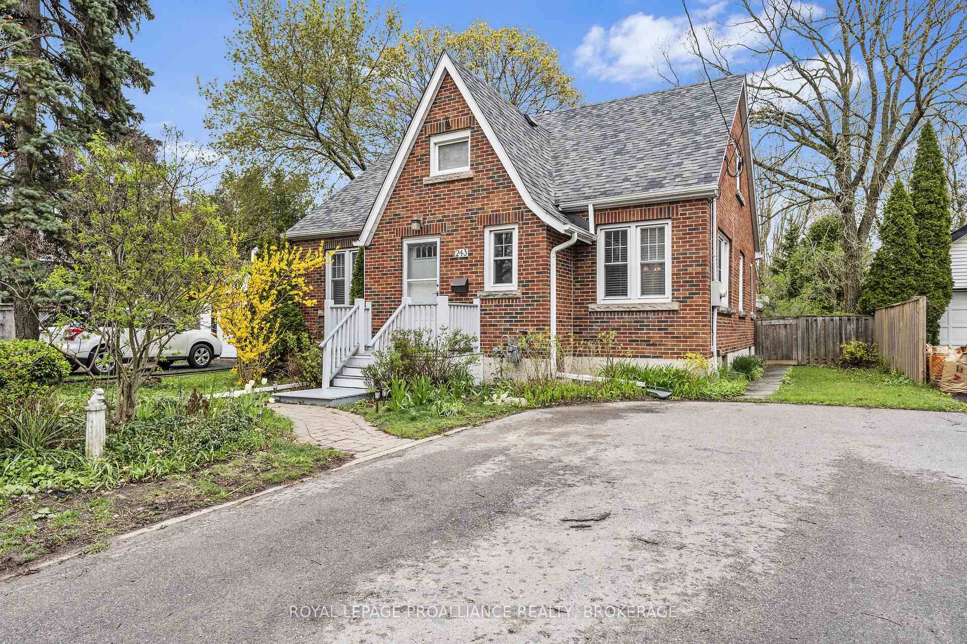 This beautifully maintained, spacious and yet intimate, four bedroom property is perfect for a young and growing family, or professionals of any age.