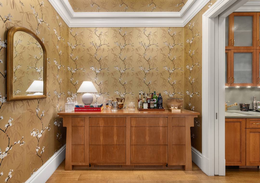 Located on one of Manhattan s most prestigious blocks, this extraordinary 22 foot wide Neo Grec brownstone seamlessly blends timeless architectural detail with modern luxury.