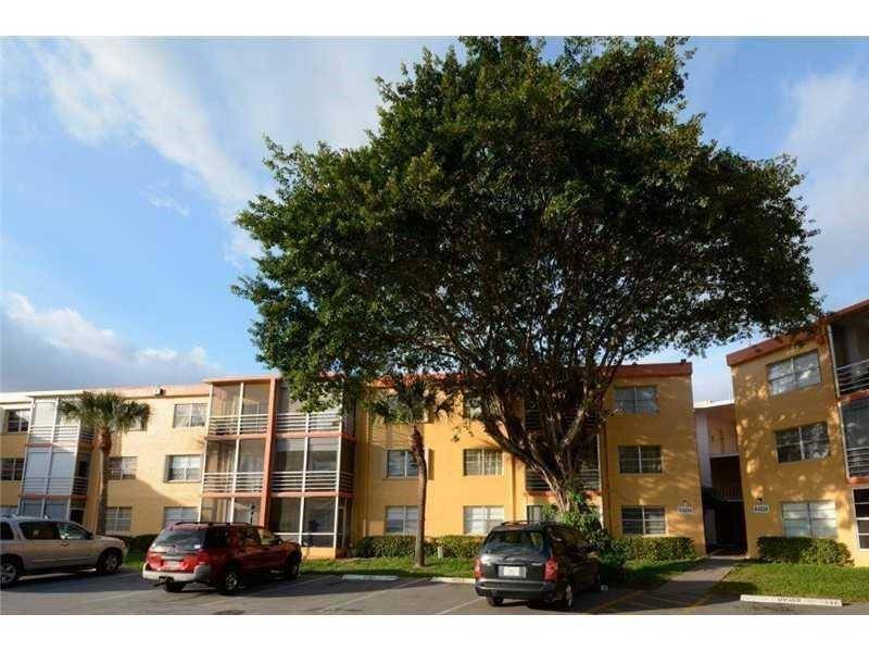 Beautifully remodeled 2 bedroom, 2 bathroom apartment in the heart of Pompano Beach.