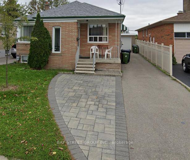 Utilities Water amp ; Hydro amp ; Gas amp ; Gabage bin fee INCLUDED IN THE RENT FEE, from recently historical data, it is around 400 CAD half of the ...