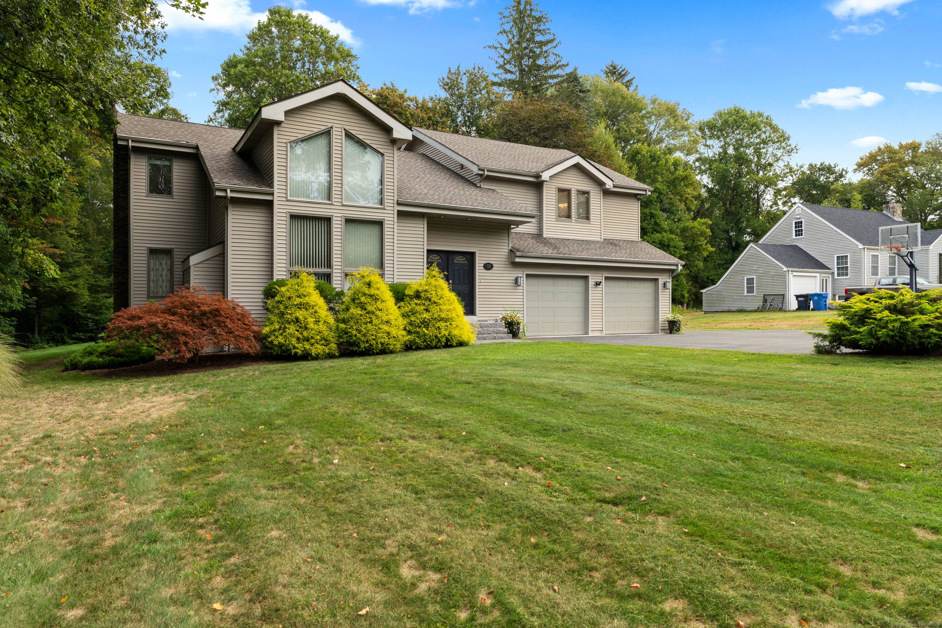 One owner home, pristinely maintained.
