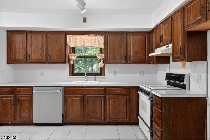 Welcome to this well maintained ranch style home offering easy one level living in a highly desirable location close to major roadways, Metro Park train station, shopping, dining, and everyday ...