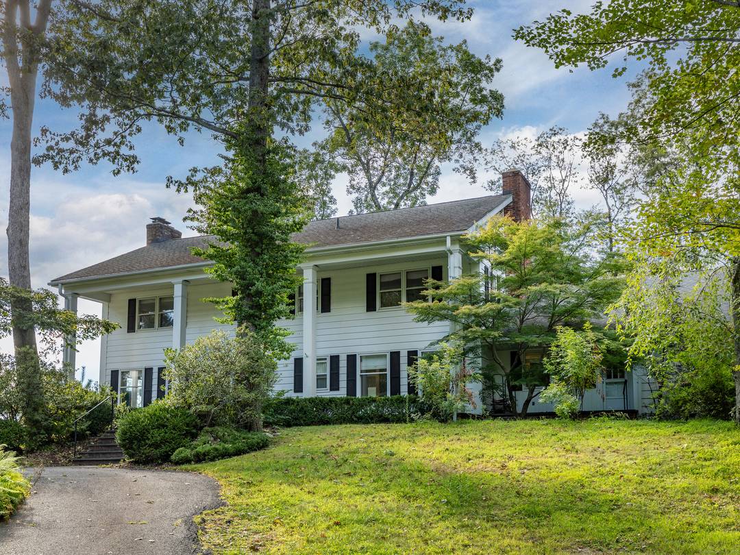 Beautiful property in highly desirable Roxbury neighborhood.