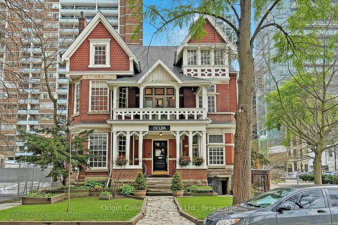 An Unparalleled Landmark for Sale or Lease at the Heart of Toronto.