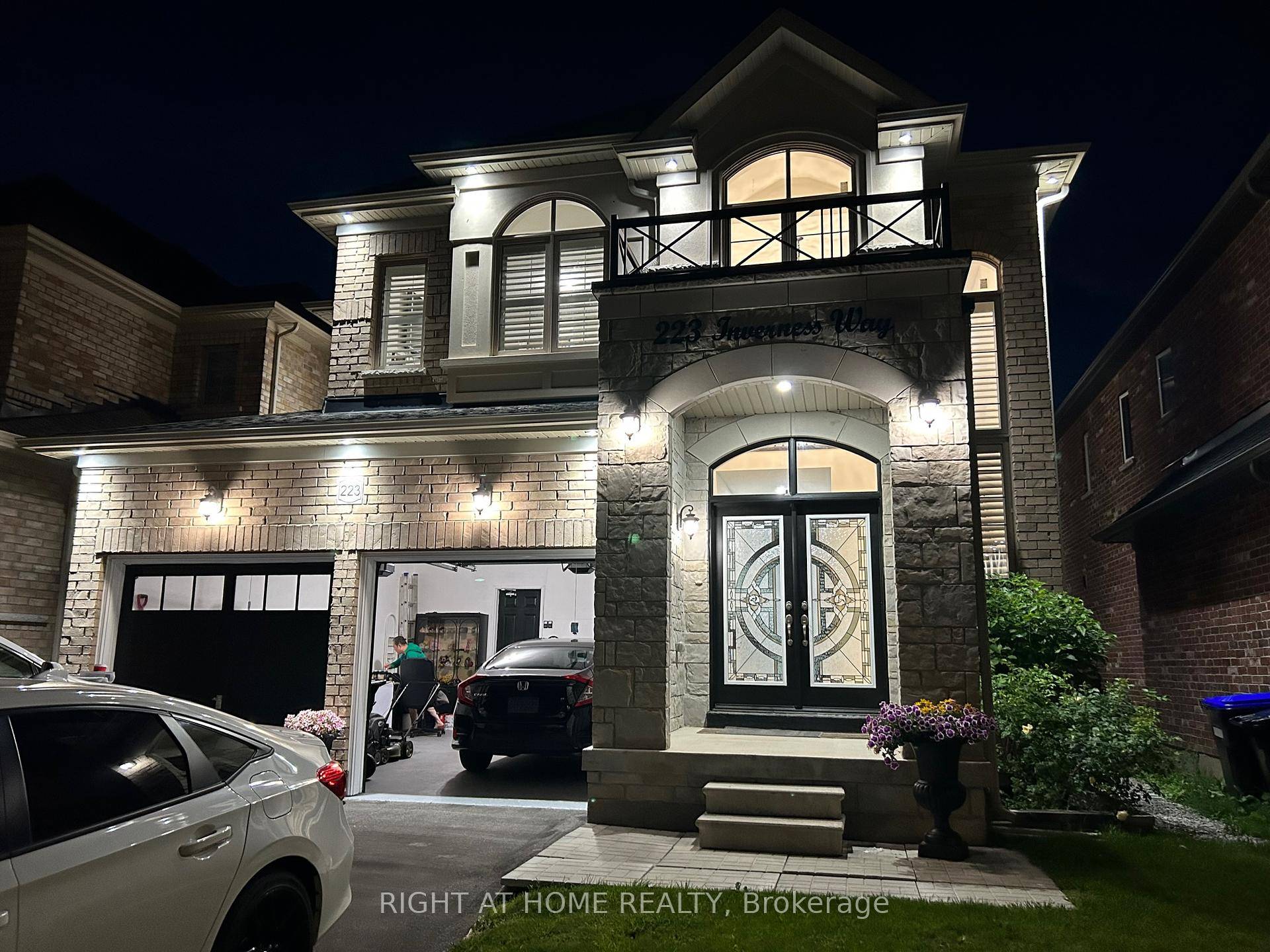 Gorgeous 4 Bedrooms 4 Washrooms Detached House With Beautiful Concept Layout Modern Kitchen amp ; Nice Potlights Eat In Kitchen W O To Large Backyard All California Shutters Thru Out