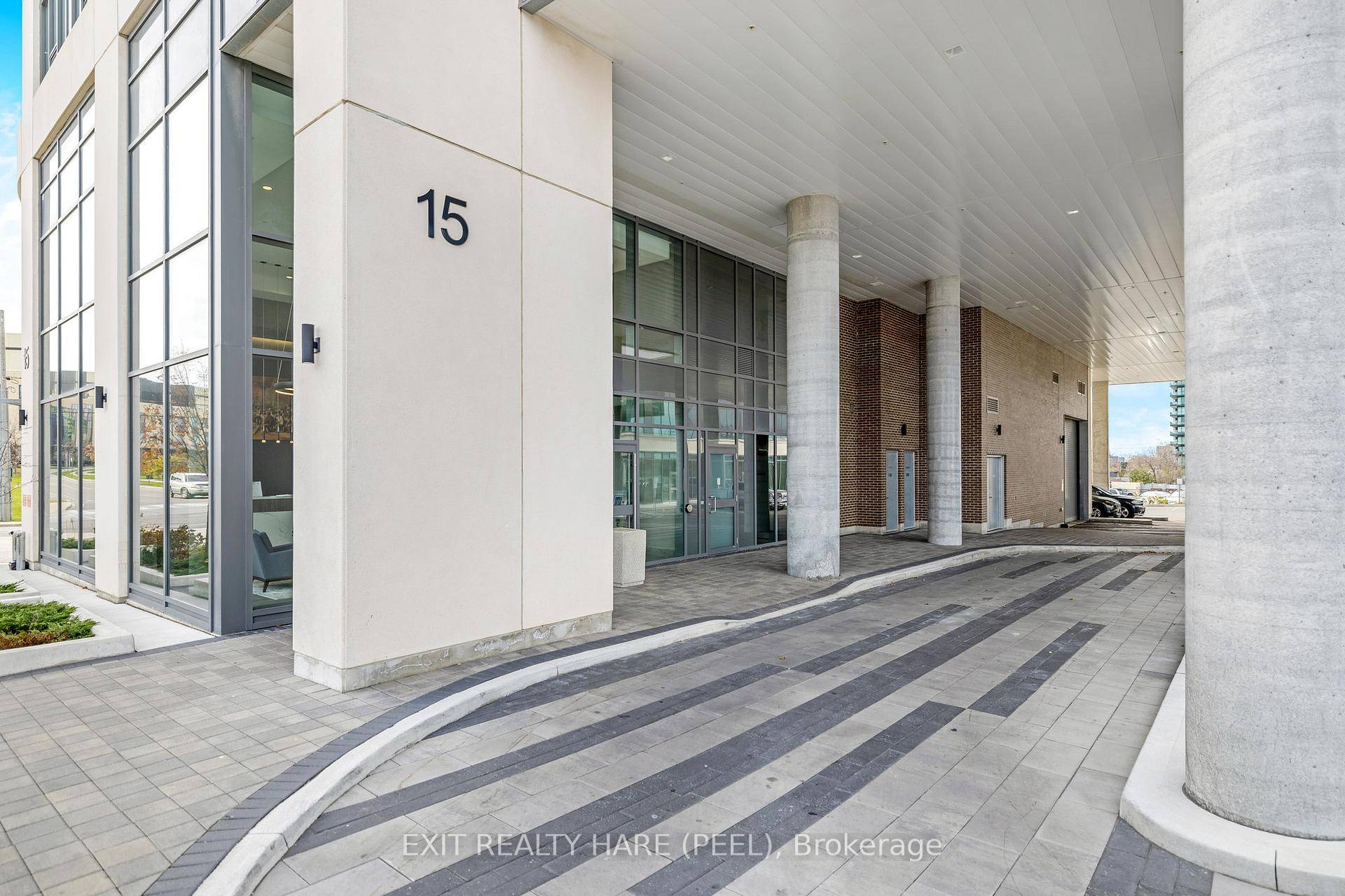 Like New Modern 1 Bedroom Den Condo !