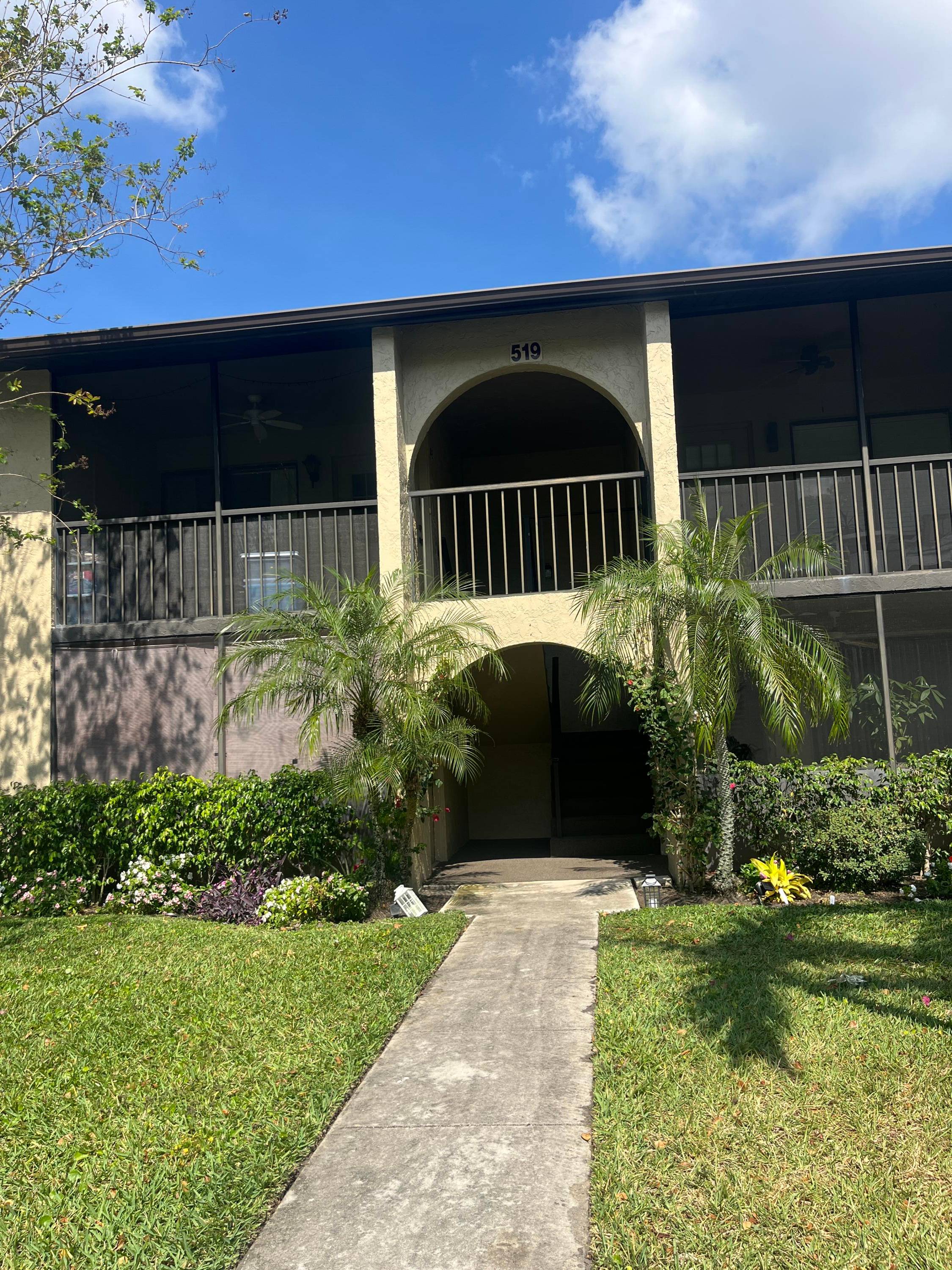 Spacious 2 bedroom 2 bath condo waiting for you.