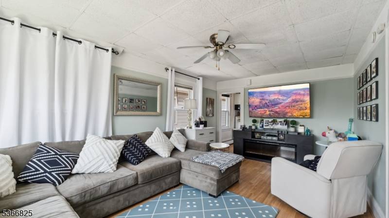 Charming and versatile 2 3 bedroom home with endless possibilities !