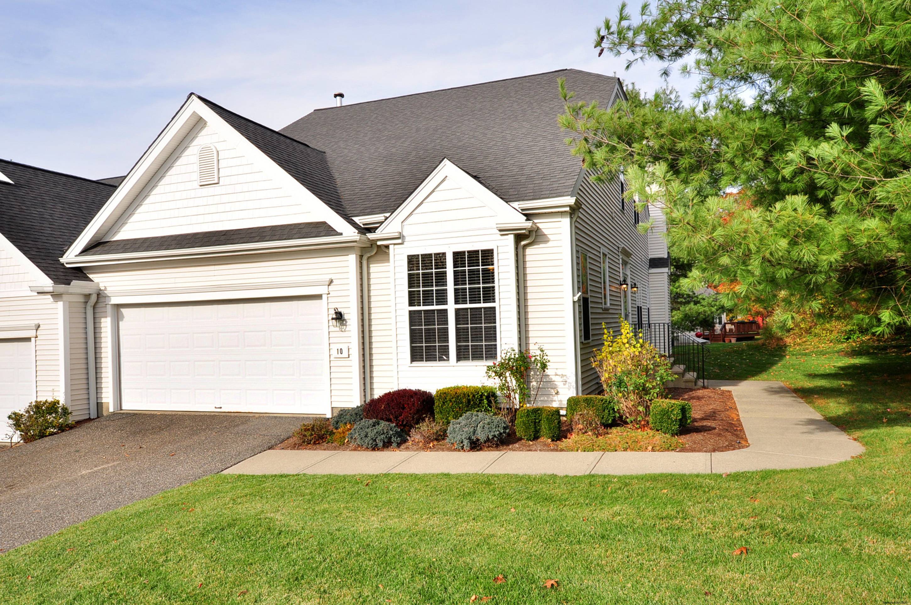 Embrace a more carefree comfortable lifestyle, with great style, space luxury, all just a minute from the town's wonderful Village Green.