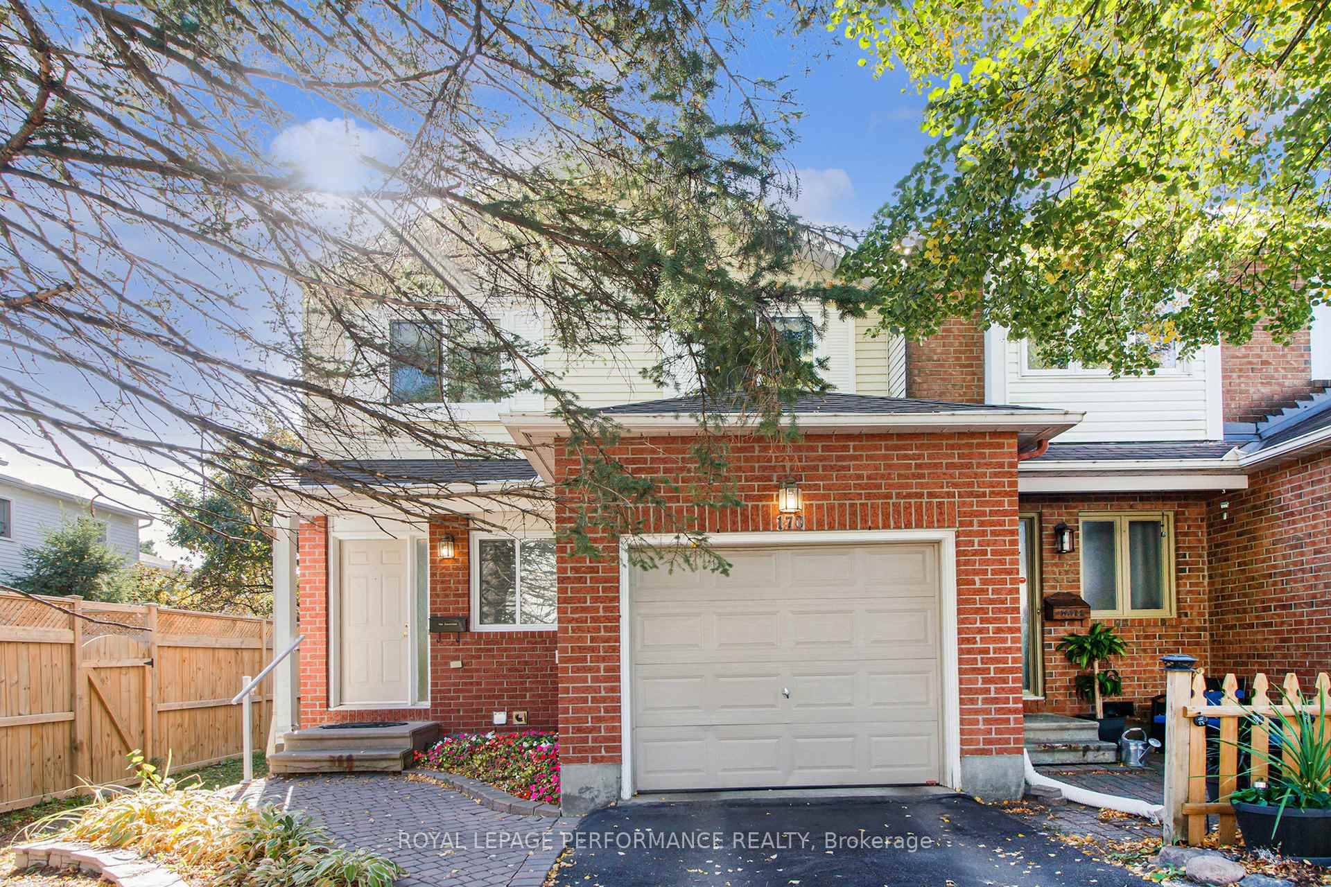 Beautifully Updated END UNIT Townhome Bright, Spacious amp ; Move In Ready !