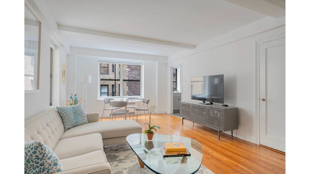 Move right into this beautifully proportioned pre war one bedroom nestled within the coveted Southgate Cooperative in Beekman Place.