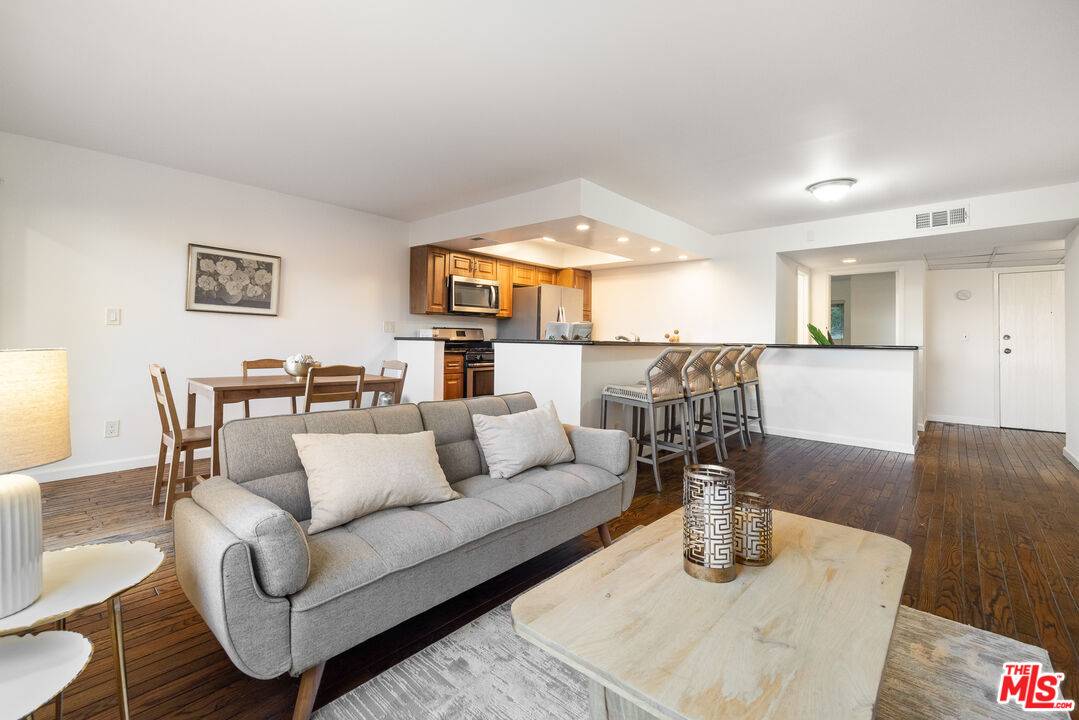 2700   Cahuenga Blvd 3BR Hollywood Hills East La