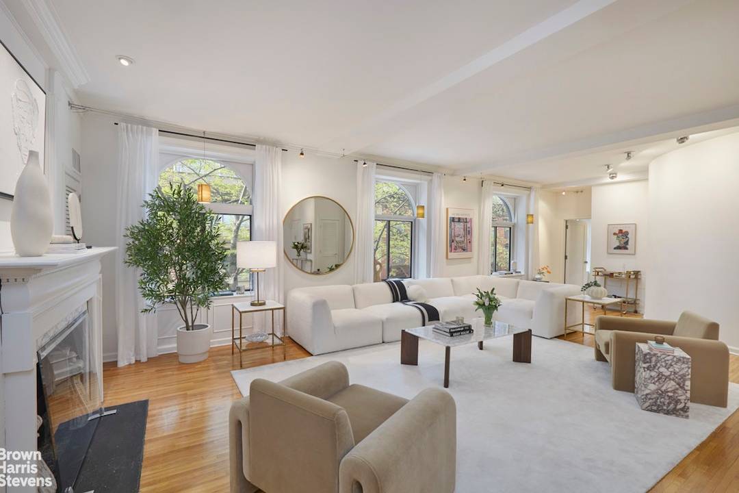 Loft in a Boutique Co op Fall in love with this expansive 3 bedroom, 3 bath pre war loft like home at Beekman Townhouse.