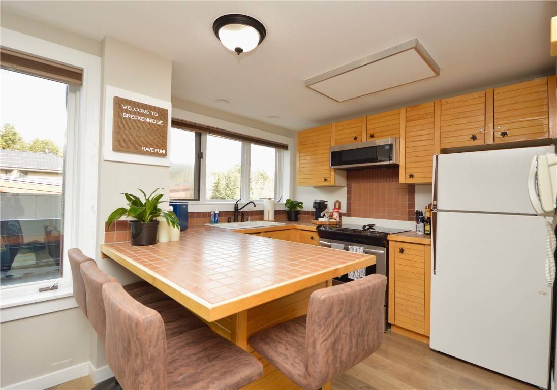 Discover your ideal mountain retreat with this inviting studio condo, perfectly situated at the base of the Breckenridge Ski Area and within walking distance to all the attractions of downtown ...