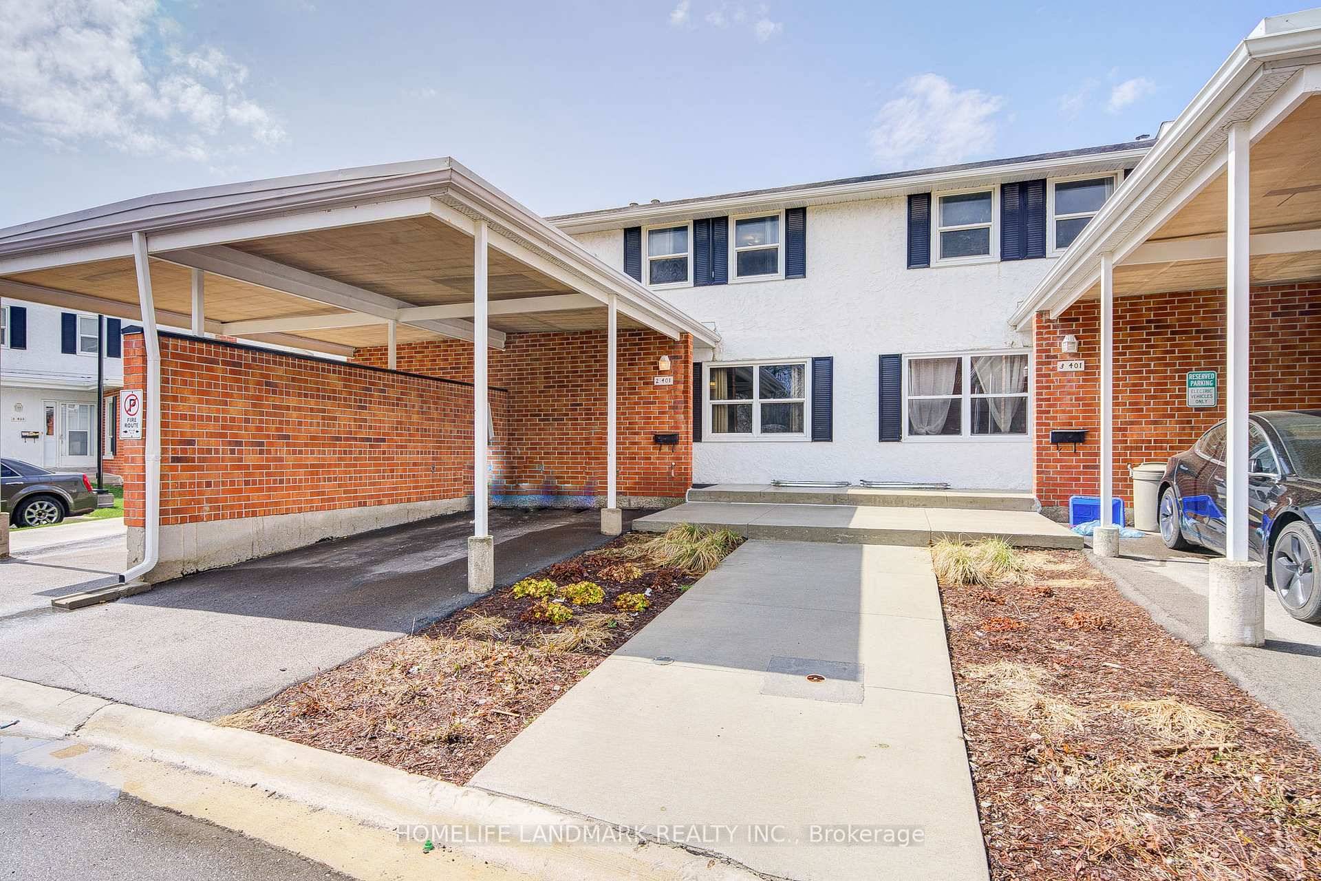 This Carpet Free 3 Bedroom Unit Has Excellent Location, Walking Distance To 2 Universities And Grocery Stores.