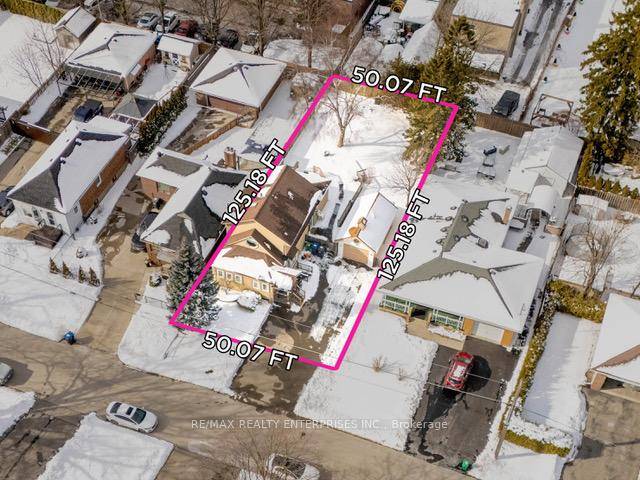 Welcome To 611 Byngmount Avenue, A Beautifully Renovated 2 1 Bedroom, 2 Bathroom Home With Main Level Office Nestled In The Highly Desirable Lakeview Neighbourhood.