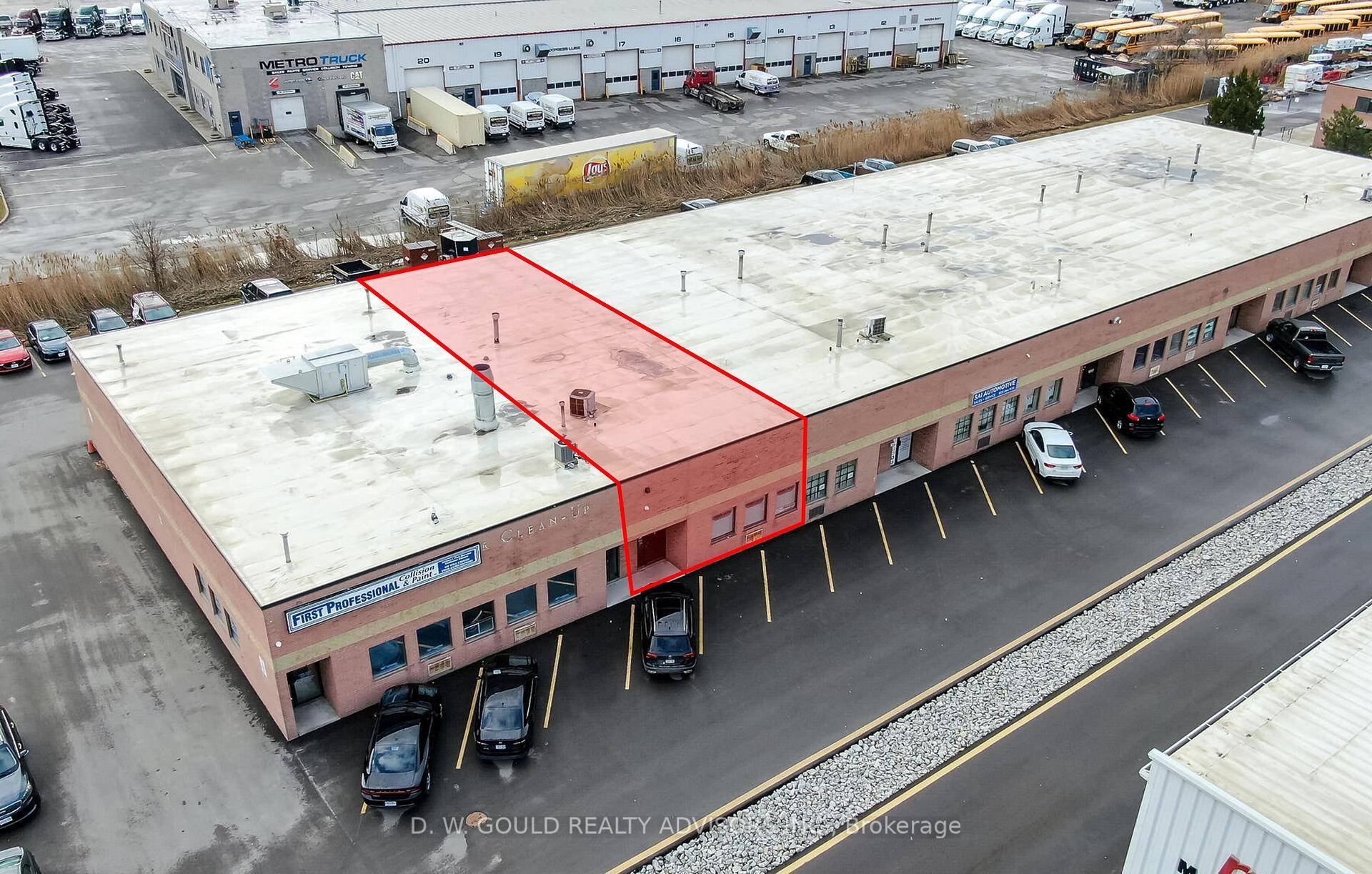 Auto repair shop with 2, 000 sf Industrial Commercial Condo Unit in Milton Industrial Park adjacent to Hwy 401.